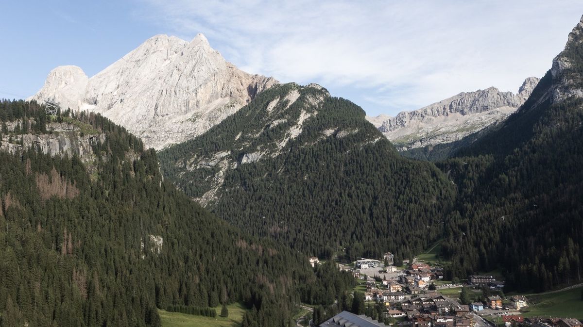 Lyžařská sezóna v Alpách v ohrožení. Sněžných dní může být polovina